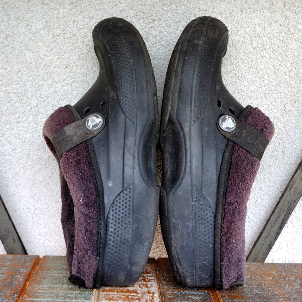Croc Fleece-Lined Cozy Clogs - image 7